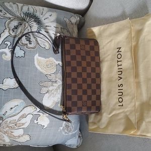 Louis Vuitton Pochette Accessoires DE